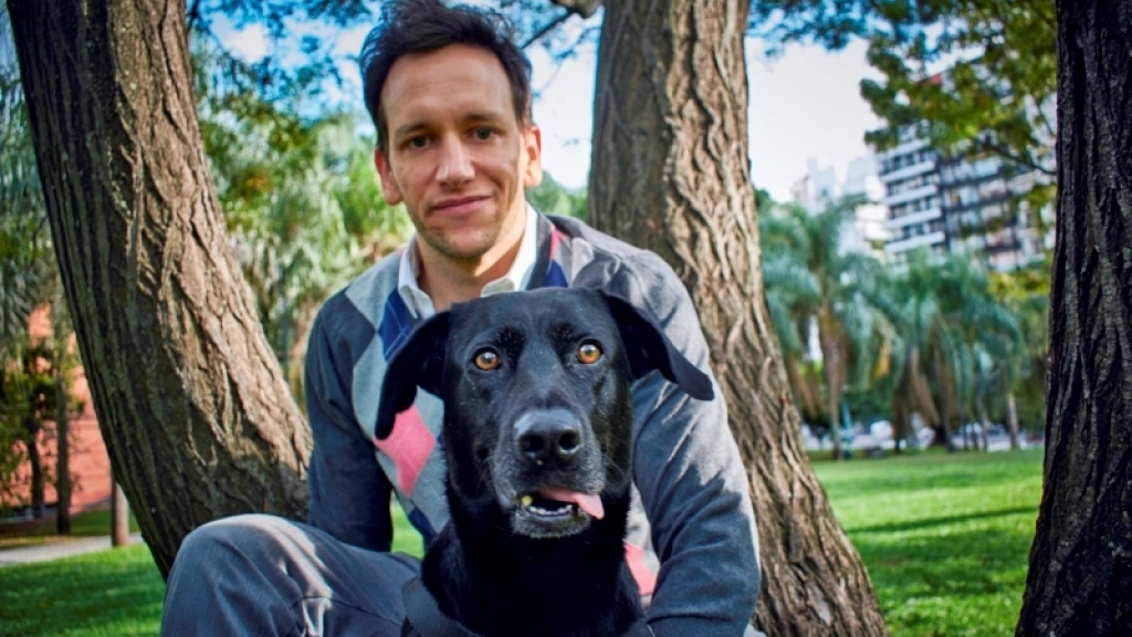 psicólogo Marcos Díaz Videla y perro