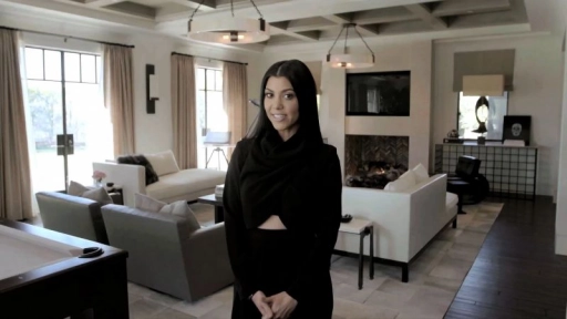 Critican a Kourtney Kardashian por decorar su casa con pieles de animales