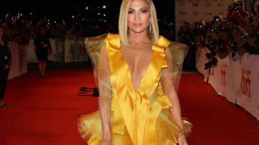 Jennifer Lopez es acusada de usar pieles de animales
