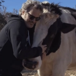 Joaquin Phoenix comparte mensaje sobre el cierre del matadero Dodger Dog