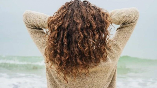 Marca cruelty free lanza nueva línea para el cuidado del cabello rizado