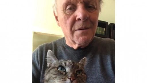 Anthony Hopkins le da el último adiós a su gatito