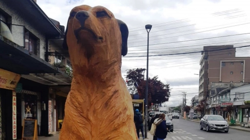 Osorno: Inauguran escultura de popular perro