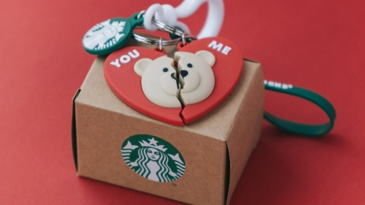 Starbucks celebra el amor con especial bebida Love Bombón