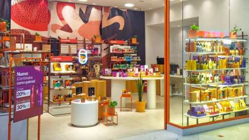 Natura se expande en el retail metropolitano con una nueva tienda en Mall Vivo El Centro