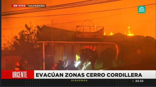 Alerta Roja por incendio en Valparaíso: Ordenan evacuar Cerro Cordillera