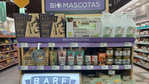 Jumbo implementa inédito espacio con productos 100% naturales para animales de compañía