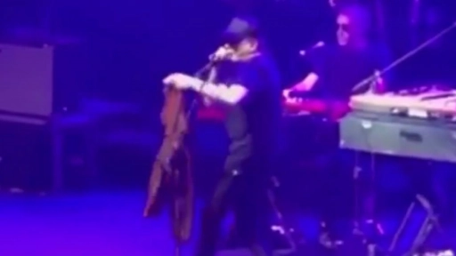 Andrés Calamaro fue abucheado en concierto por defender la tauromaquia