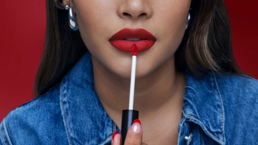 Avon celebra el Día del Labial destacando: color,  actitud e innovación