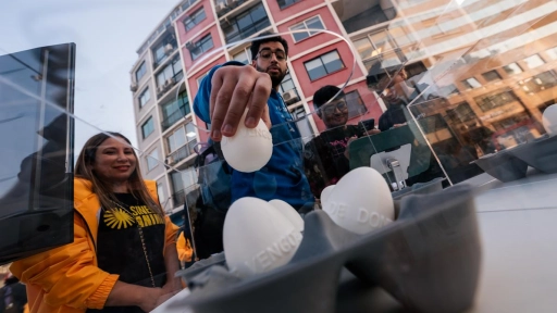 Los huevos que te faltan: Novedosa campaña llama la atención de empresas en Chile