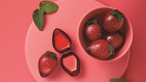 Frutillita de Avon consolida su éxito en Chile: ventas récord en venta directa, retail y e-commerce