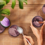 Natura revoluciona el verano con su primer exfoliante en polvo Ekos Açaí