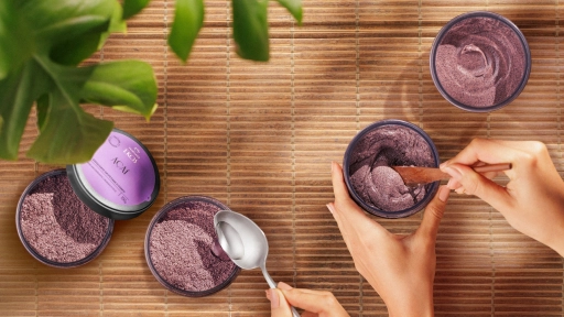 Natura revoluciona el verano con su primer exfoliante en polvo Ekos Açaí