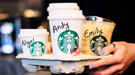 Starbucks presenta una nueva colección de bebidas inspirada en los personajes de El Diablo Viste a la Moda 2 como parte de una nueva campaña global