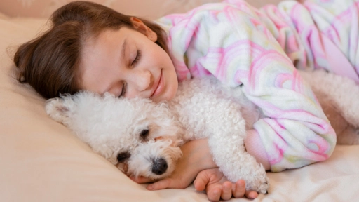 Perros y gatos: Niños que duermen con ellos tienen un sueño de mejor calidad 