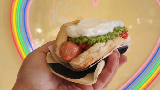 Día del completo: Ruta vegana invita a celebrar con sabor y conciencia en todo Chile  