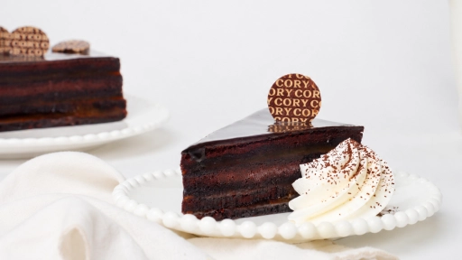 Cory incorpora la emblemática torta Sacher y refuerza su legado de pastelería austríaca en Chile